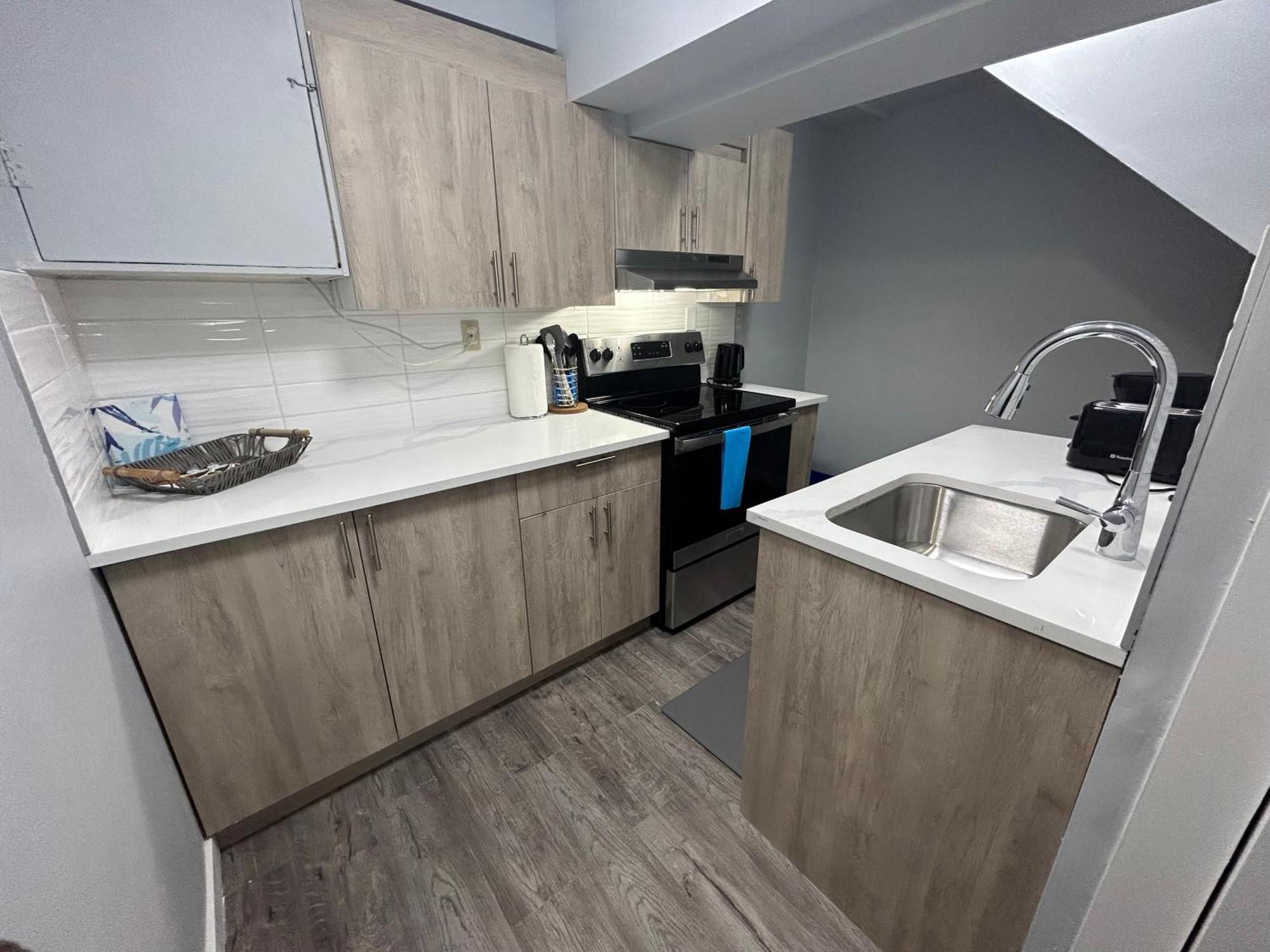 Cute Highlandpark Apartment YYC Exterior foto