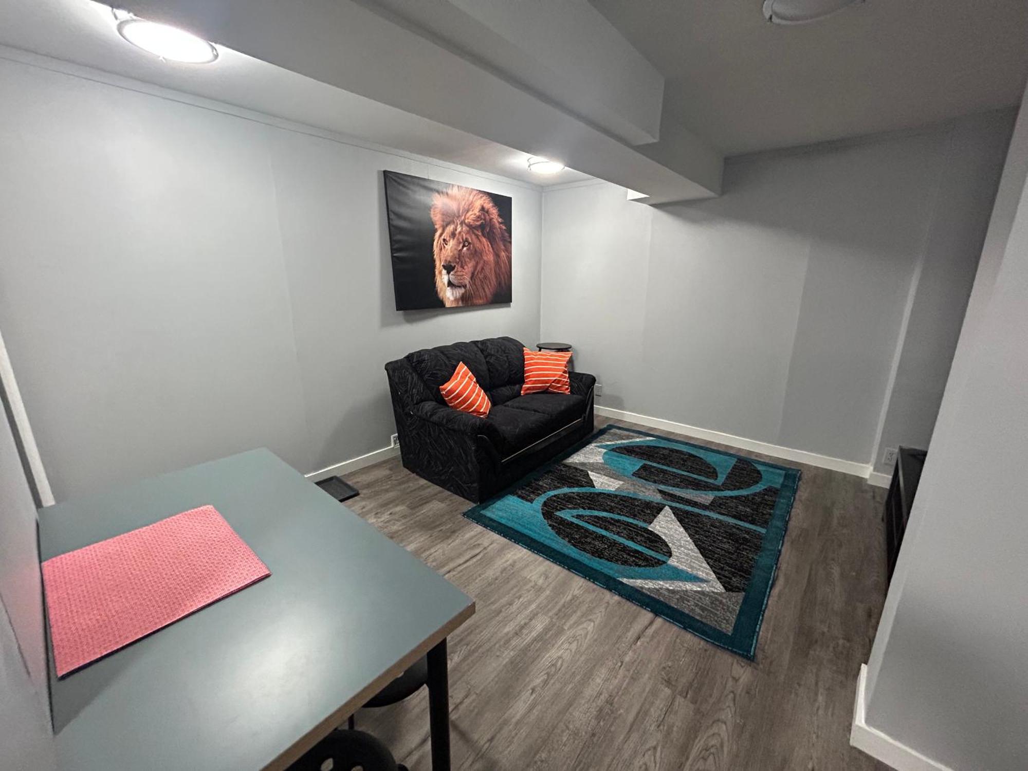 Cute Highlandpark Apartment YYC Exterior foto